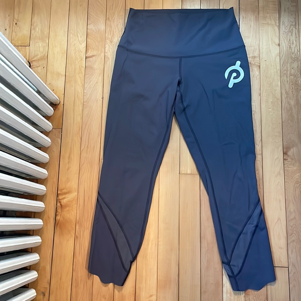 Lululemon x Peloton Gray Wunder Under Scalloped leggings